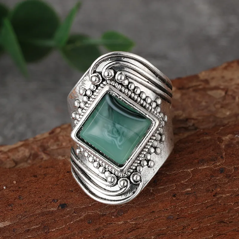 Retro Green Gemstone Ring