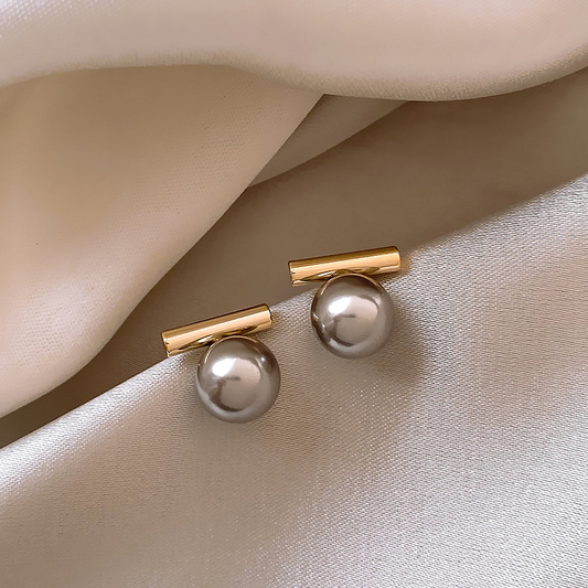 Gold Earrings with Elegant Dark Pearls