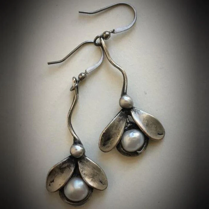Classic Silver Pearl Earrings