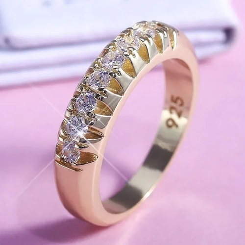 Stylish Ring Featuring Zirconium Dioxide Inlays