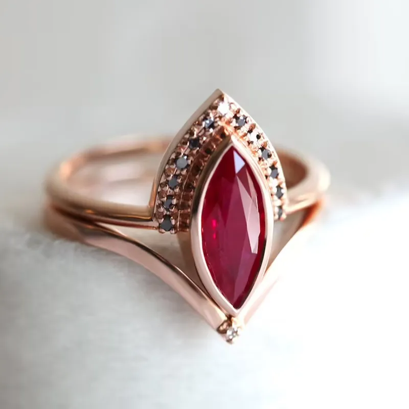 Retro Golden Red Crystal Ring