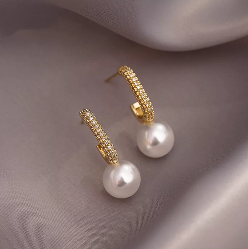Chic Radiant Golden Pearl Earrings