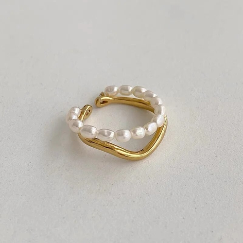 Chic Gold Pearl Ring