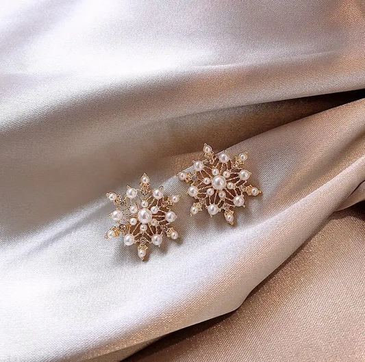 Chic Pearl Snowflake Earrings