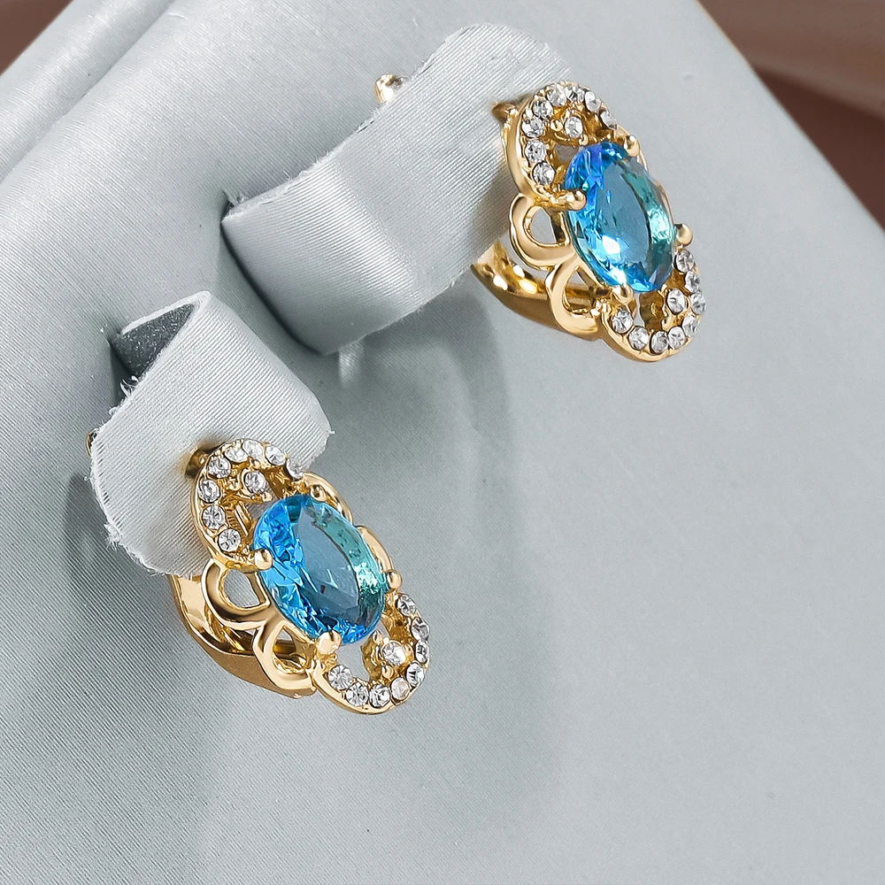 Chic Gold Earrings with Elegant Crystal Accents