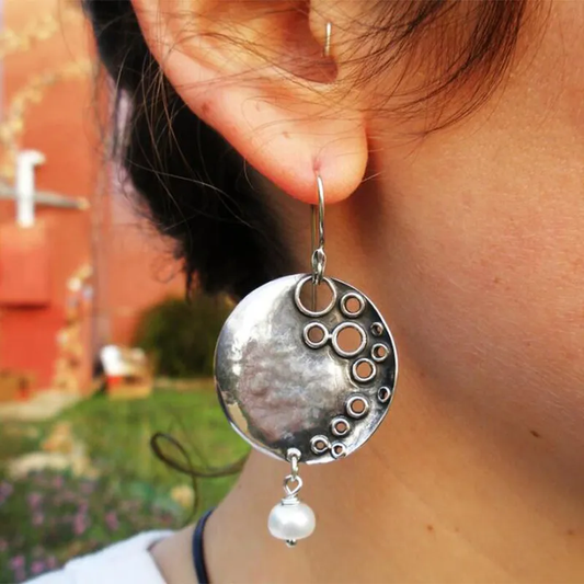 Retro Curved Hollow Pearl Earrings