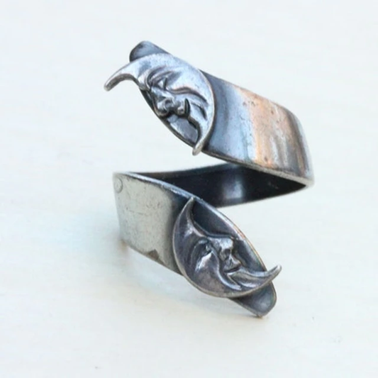 Retro Spiral Moon Ring