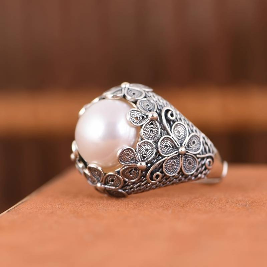 Antique Inlaid Pearl Floral Ring