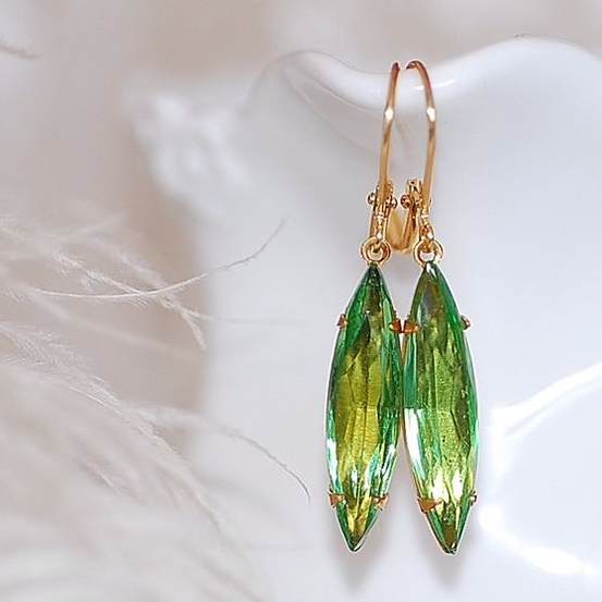 Retro Green Stone Drop Earrings