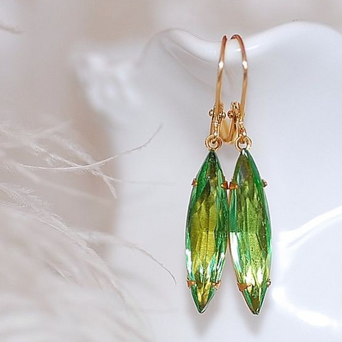 Retro Green Stone Drop Earrings