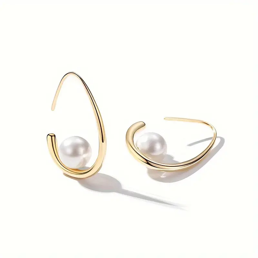 Chic Gold Earrings with Elegant Pearls