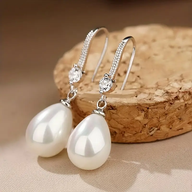 Elegant Dangling Earrings with Lustrous Pearls
