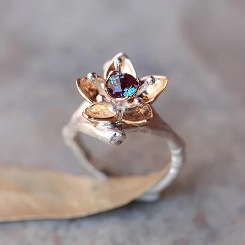 Retro Zirconia Floral Ring