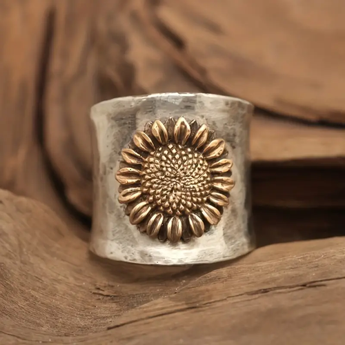 Retro Silver Ring with Sunflower Design
