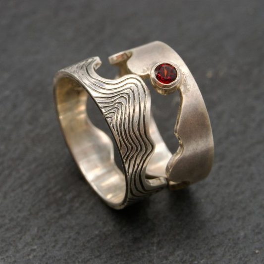 Retro Wavy Red Zirconia Ring with Hollow Design