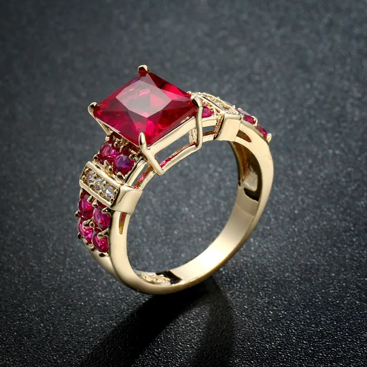 Antique-Style Red Crystal and Gold Ring