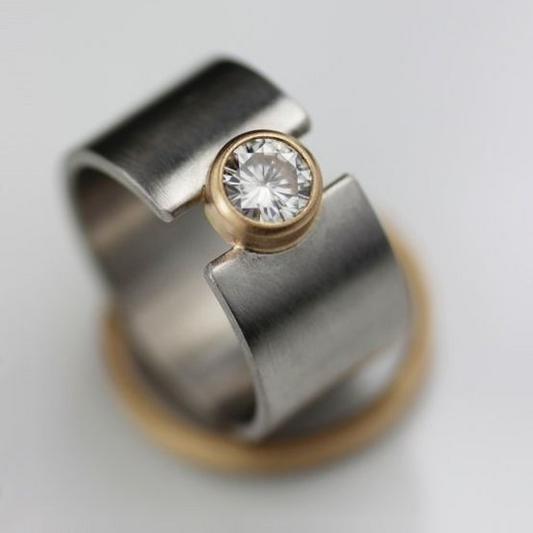 Antique Dark Silver Zirconia Inlaid Ring