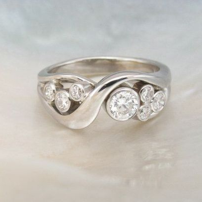 Retro Spiral Zirconia Silver Ring