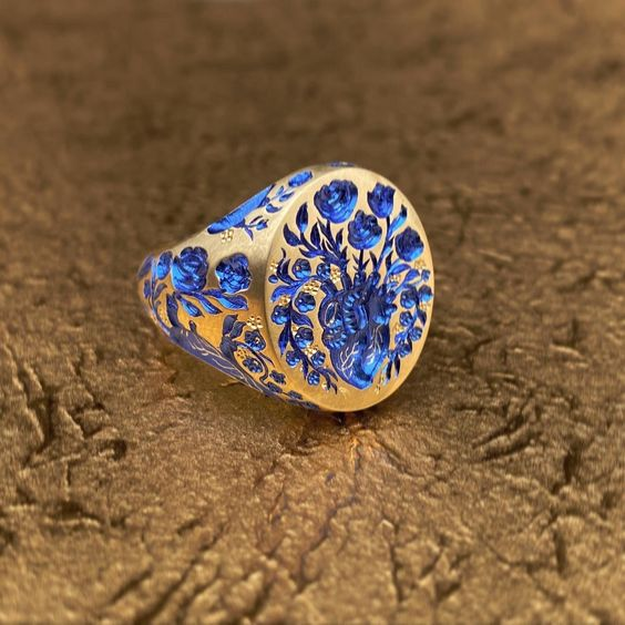 Classic Blue and Gold Vintage Ring