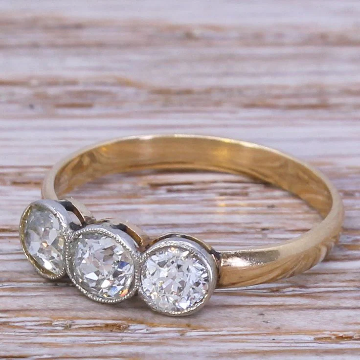 Retro Triple Crystal Gold Ring