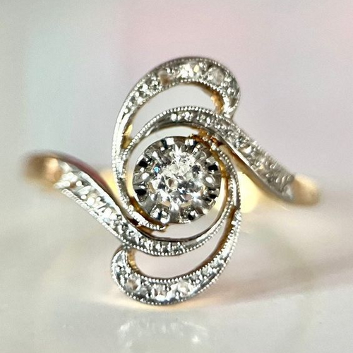 Retro Gold Ring with Spiral Zirconia Design