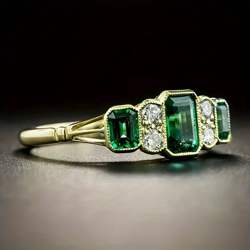 Retro Green Glass and Zirconia Gold Ring