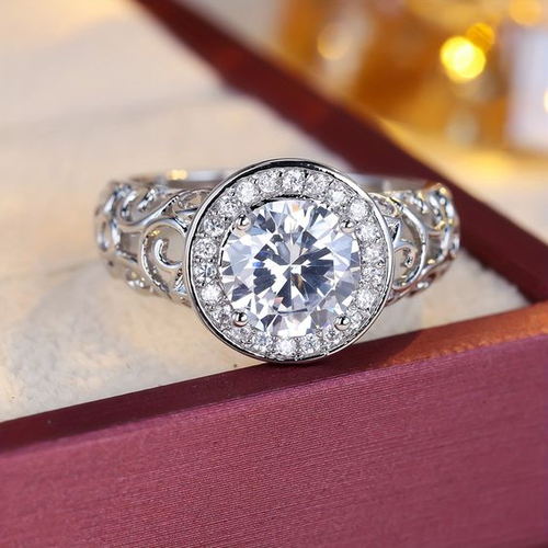 Antique-Inspired Silver Ring with Sparkling Round Design