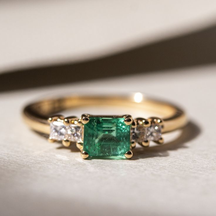 Retro Green Glass Zirconia Gold Ring