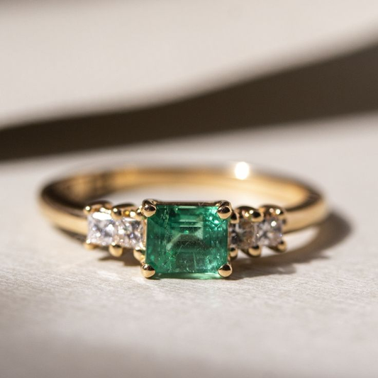 Retro Green Glass Zirconia Gold Ring