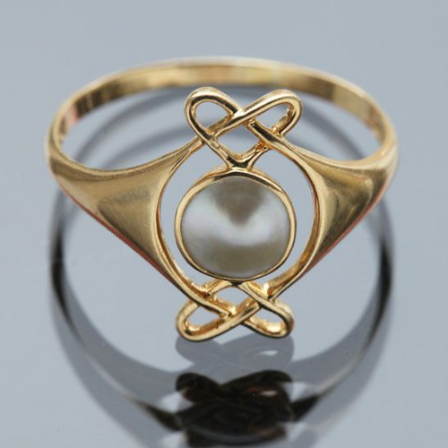 Classic Pearl and Gold Heart-Shaped Ring