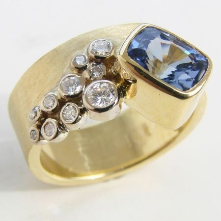 Retro Golden Zirconia and Blue Glass Ring