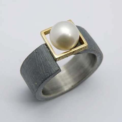 Vintage Pearl Dark Ring