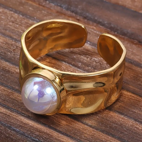 Gold Ring with White Pearl