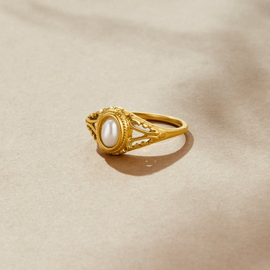 Royal Vintage Pearl Ring