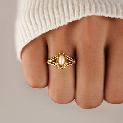 Classic Royal Pearl Vintage Ring