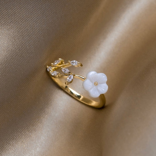Rise - Elegant White Floral Ring